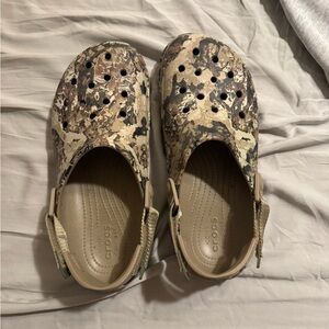 Men’s CROCS Size 10